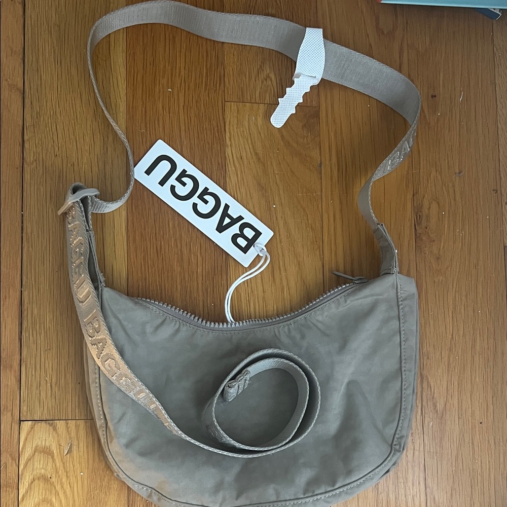 BAGGU Crossbody Bag in Taupe- Small